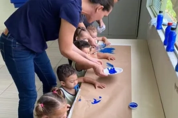 Explorando a Cor Azul no Berçário 2 B 