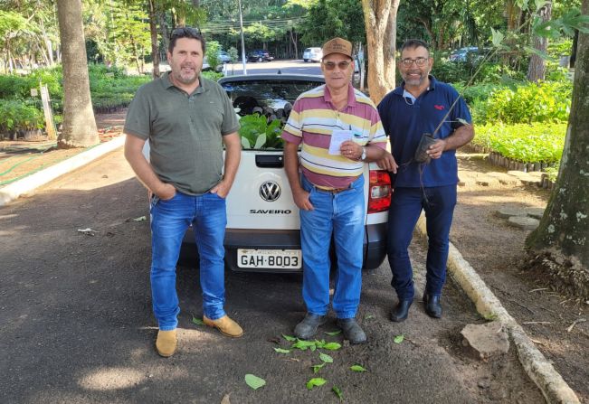 DEPARTAMENTO MUNICIPAL DE MEIO AMBIENTE BUSCA FORTALECER ÀS ÁREAS DE PRESERVAÇÃO PERMANENTE COM PLANTIO DE MUDAS NATIVAS FLORESTAIS.