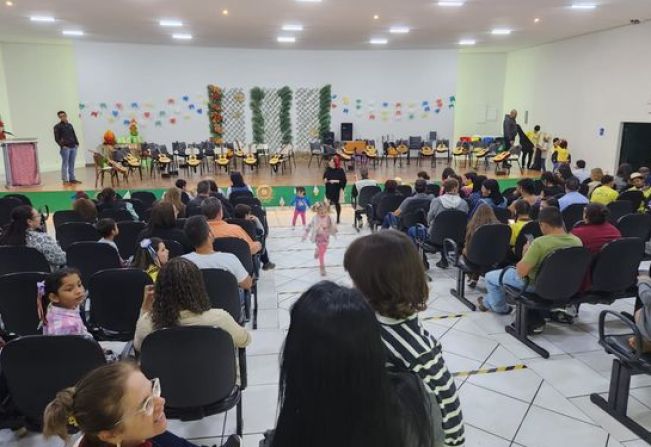 Apresentação do Projeto Guri de Fim de Semestre com o tema junino