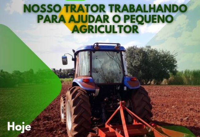 Nosso trator trabalhando para ajudar o pequeno agricultor