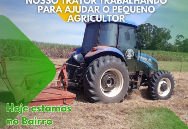 Nosso trator trabalhando para ajudar o pequeno agricultor